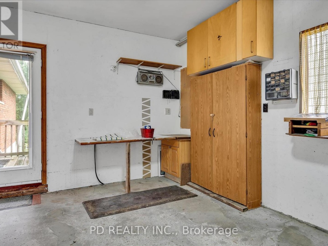 28 BOND STREET E, 