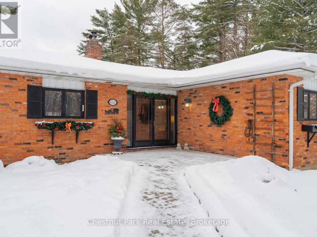 652 NORTH WASEOSA LAKE ROAD, 