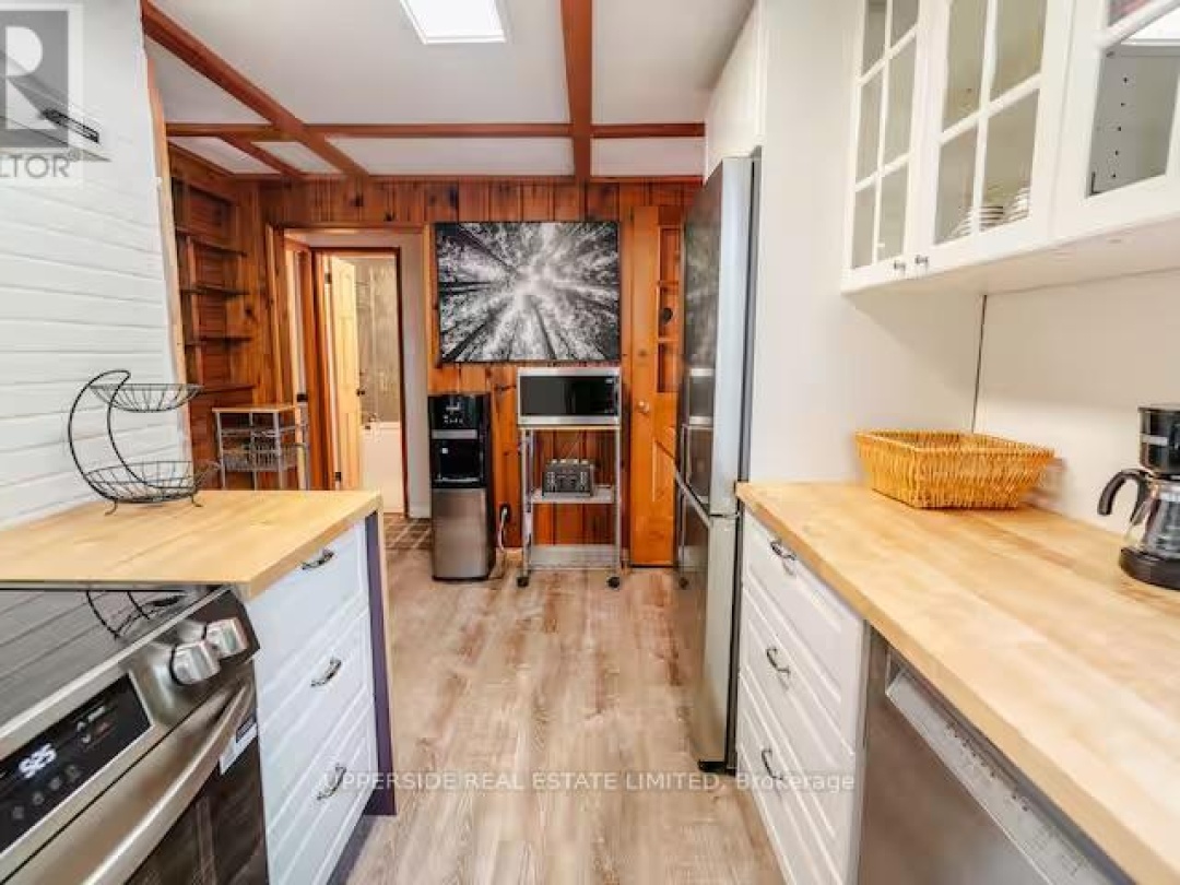 1040 OAK ROAD, Kahshe Lake