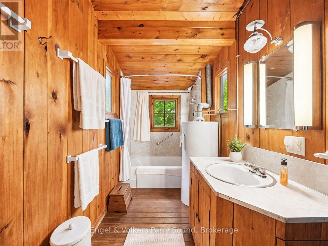 53 BIRDWOOD LANE, Harris Lake