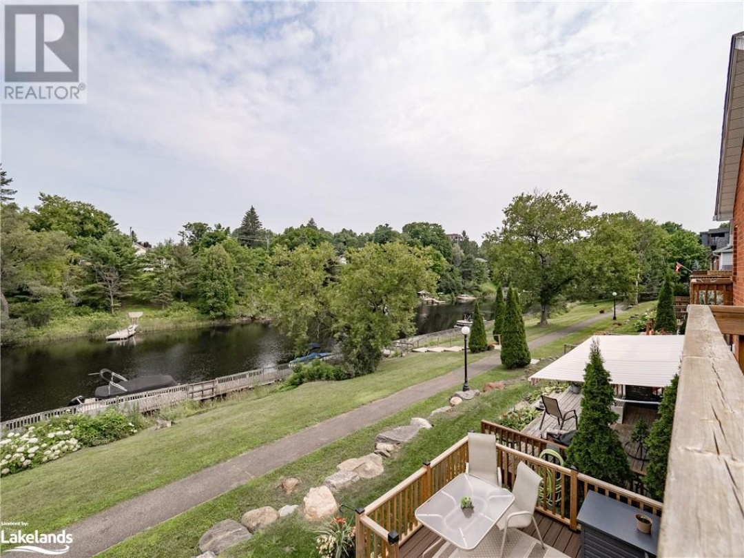 43 Shoreline Drive, Muskoka River