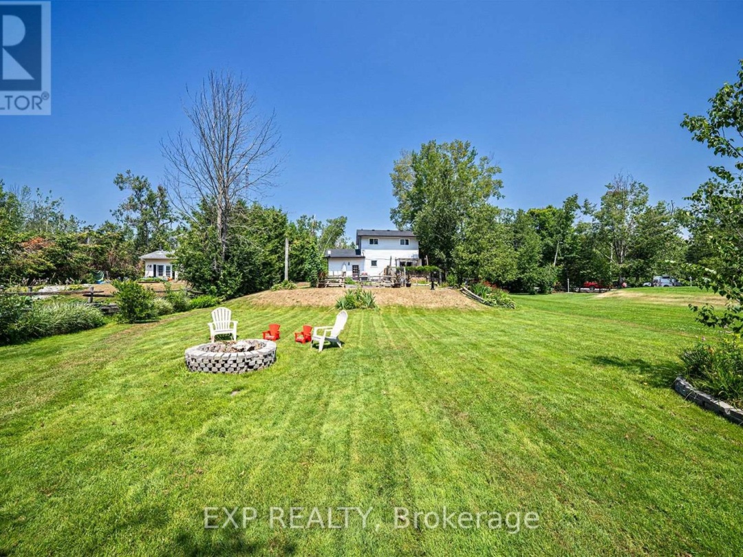 8 PINEWOOD BOULEVARD, 