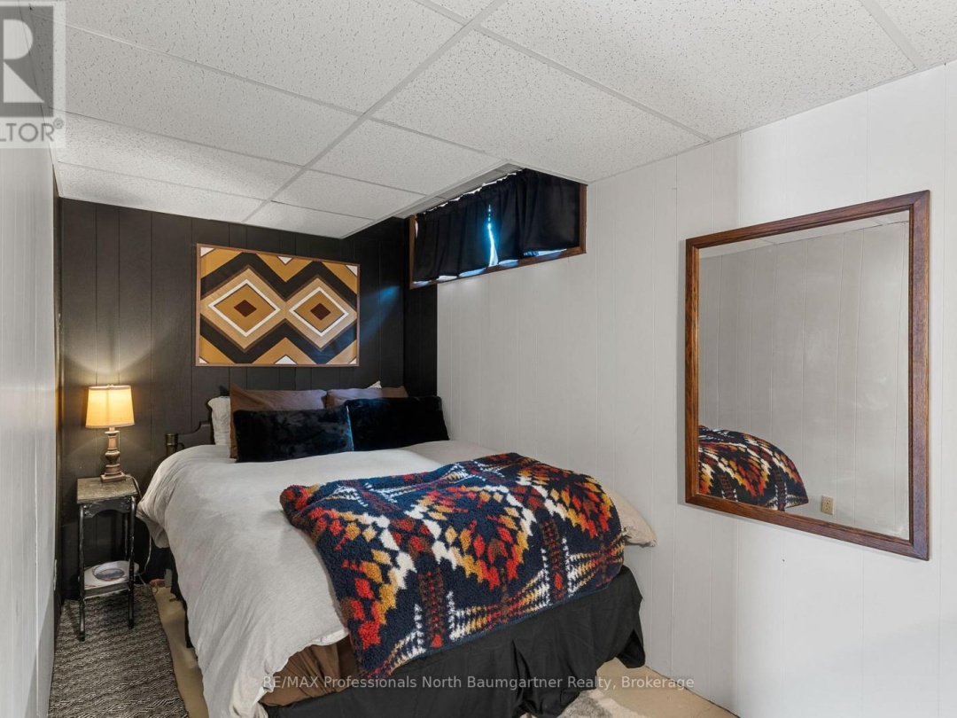 1012 COULSON LANE, Gooderham Lake