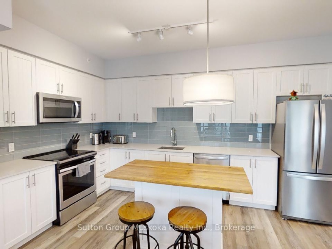 318 - 25 PEN LAKE POINT ROAD, 