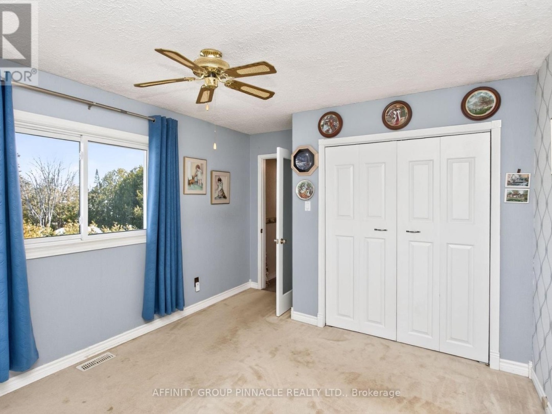 272 CROSBY DRIVE, Pigeon Lake
