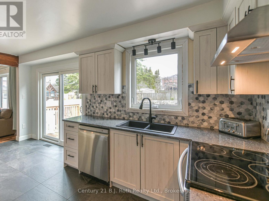 8 CARMICHAEL COURT, Orillia
