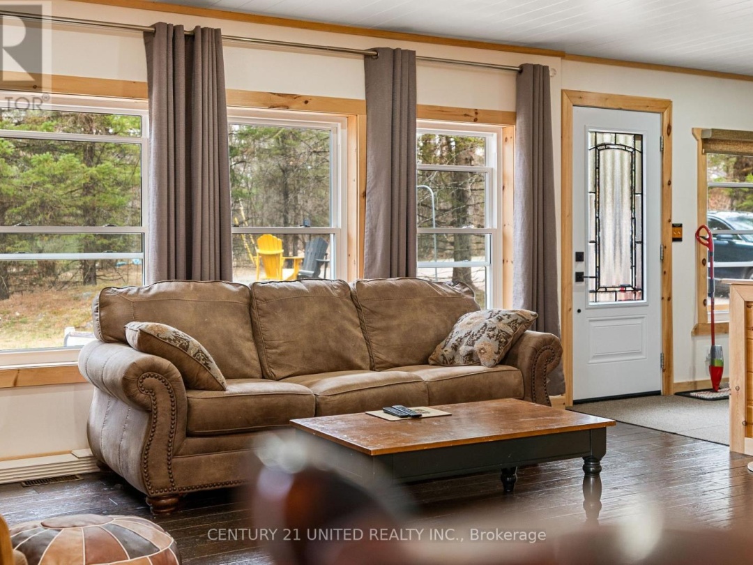 1001 ENGLISH CIRCLE, Tamarack Lake