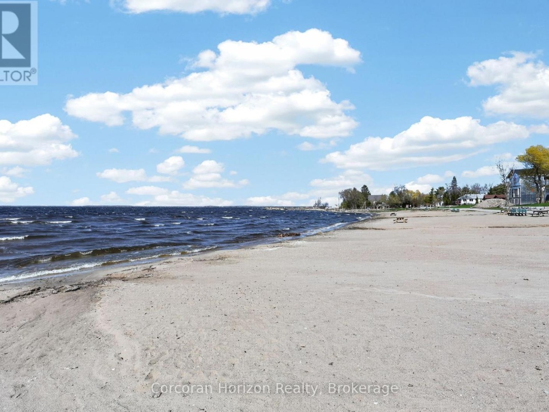 26 WATERSIDE DRIVE, Georgian Bay