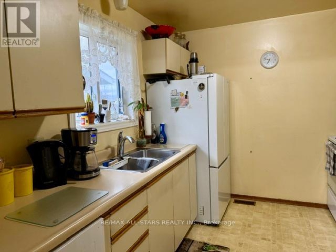 16 DUNN STREET, Kawartha Lakes (Bobcaygeon)