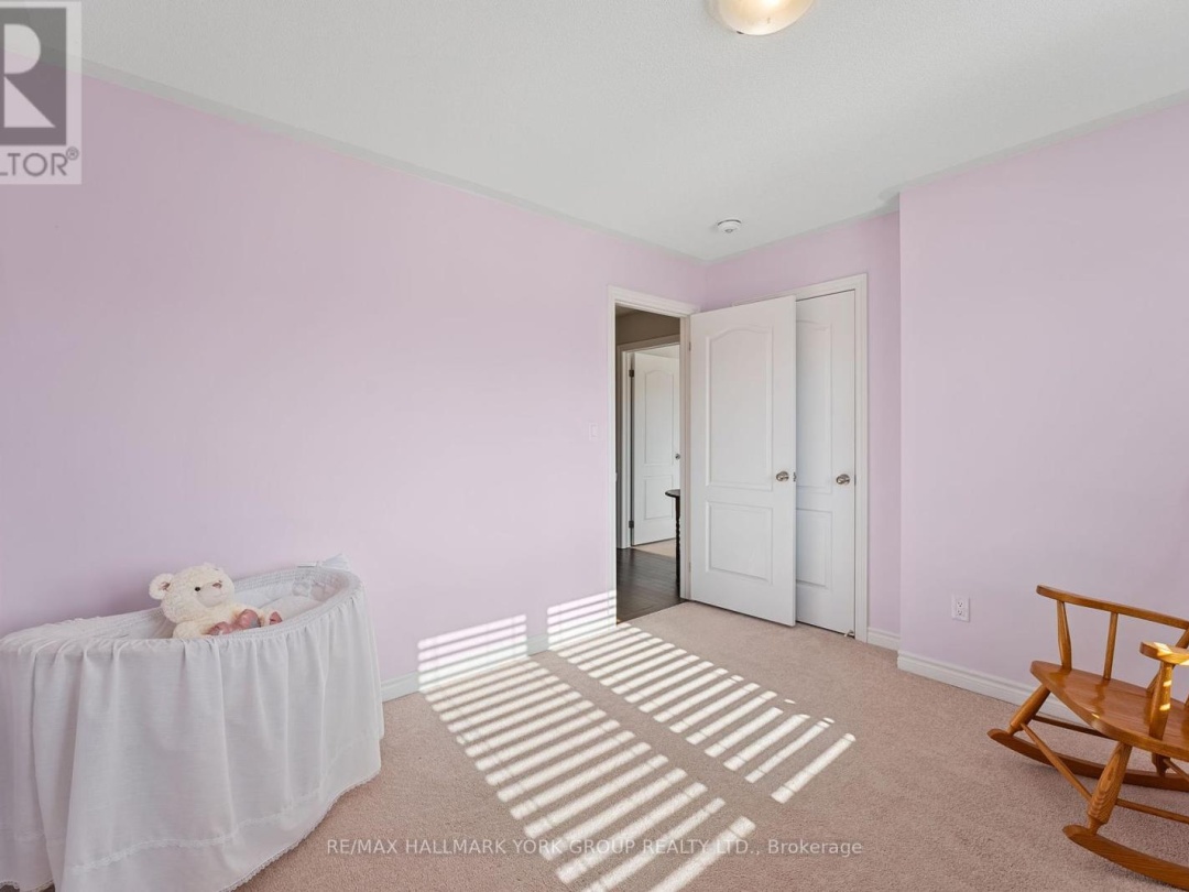 8 POLLOCK AVENUE, Lake Simcoe