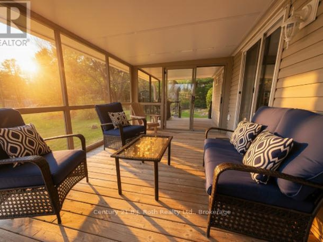 712 POPLAR CRESCENT, Bonnie Lake