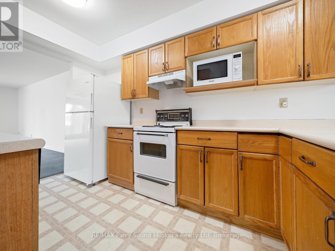 18 GEORGIAN BAY AVENUE, Parry Sound
