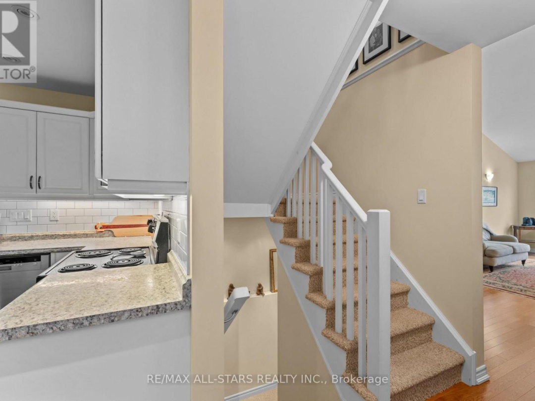 22 DEANE STREET, Kawartha Lakes (Fenelon Falls)