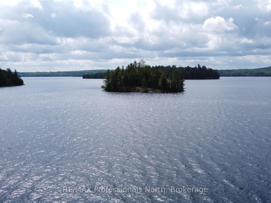 5997 KENNISIS LAKE ROAD, Kennisis Lake