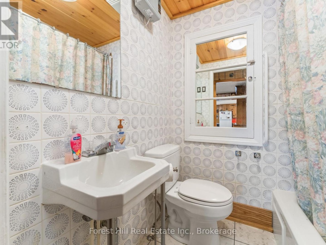1062 PINE LAKE ROAD, 