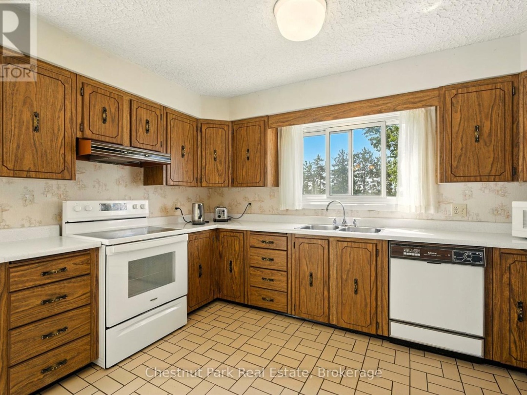 8 DANDELION LANE, 