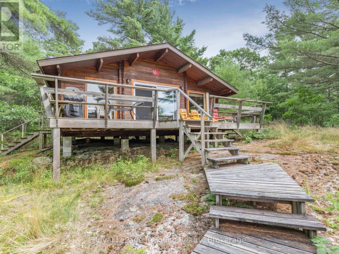 B207-10 WAHSOUNE ISLAND, Georgian Bay