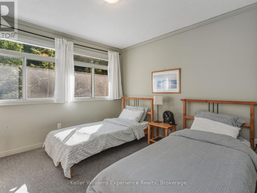19 HURON TRAIL, Six Mile Lake