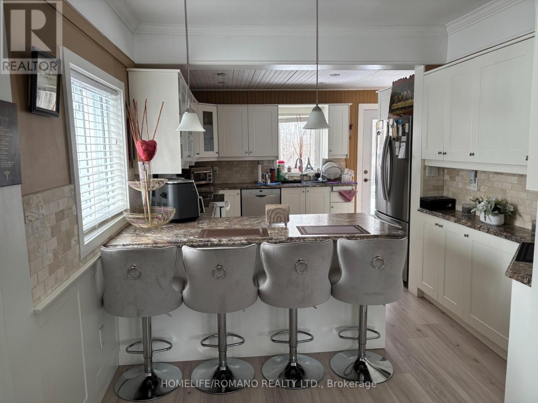 15 PLEASURE STREET, Sturgeon Lake