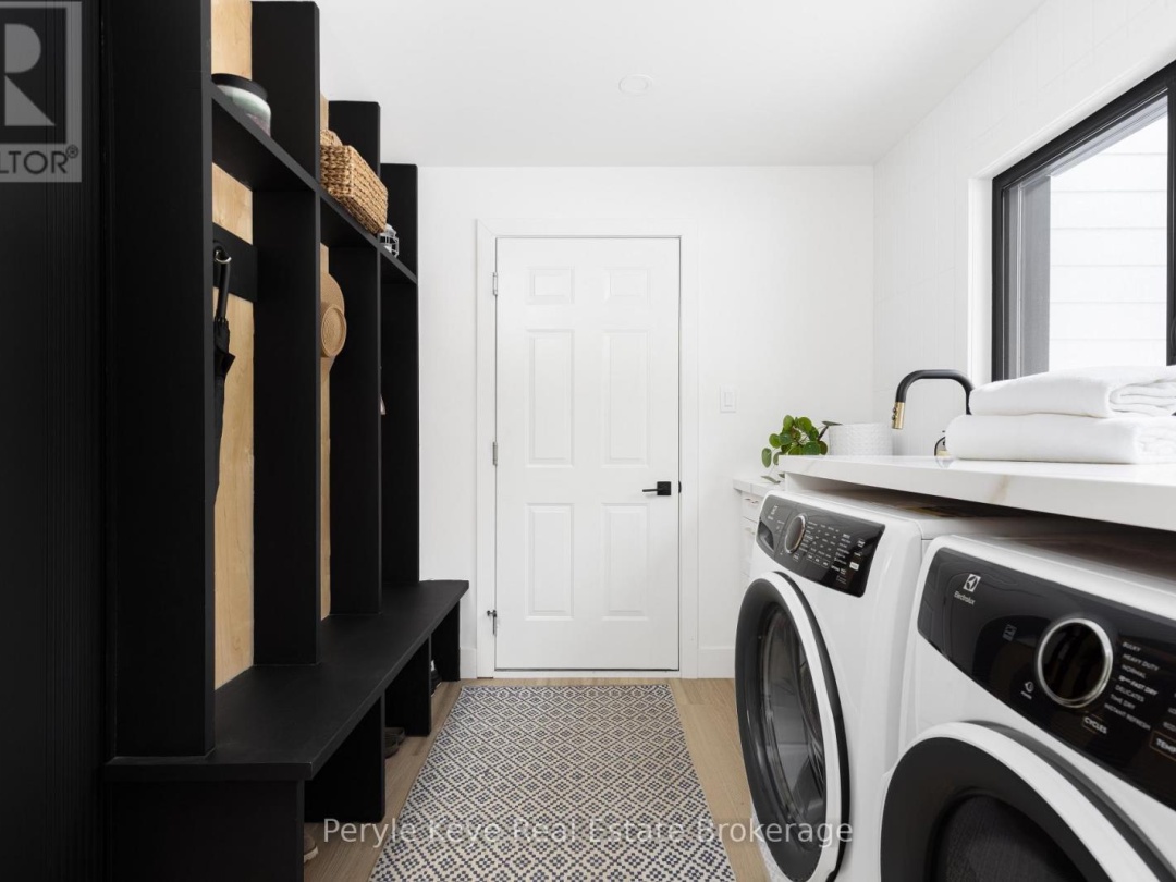 1290 CEDAR LANE, Bracebridge (Macaulay)