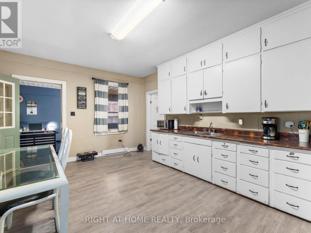 105 GIBSON STREET, Parry Sound