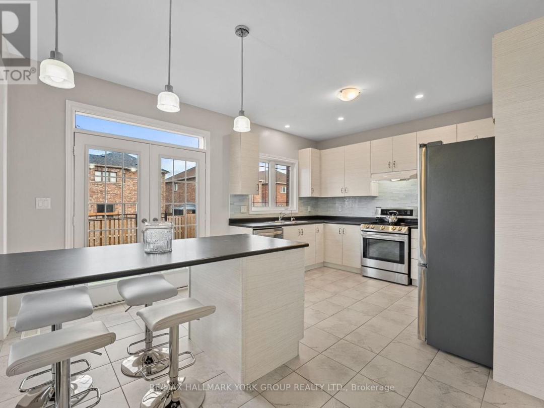 8 POLLOCK AVENUE, Lake Simcoe