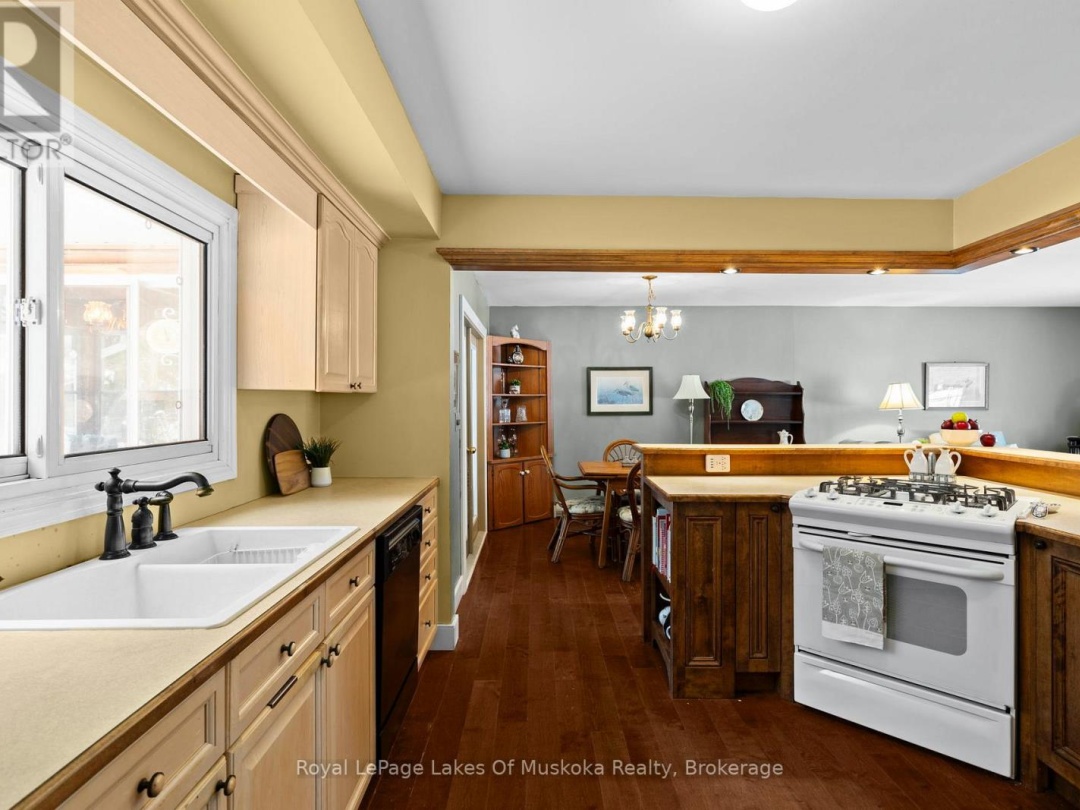 5 BROBST FOREST CRESCENT, 