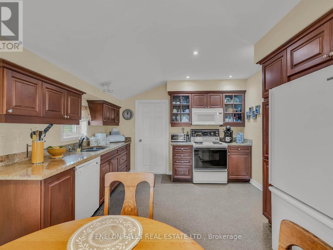12 NORTH STREET, Kawartha Lakes (Fenelon Falls)