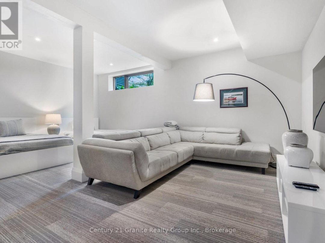 1085 GRACE ROAD, 
