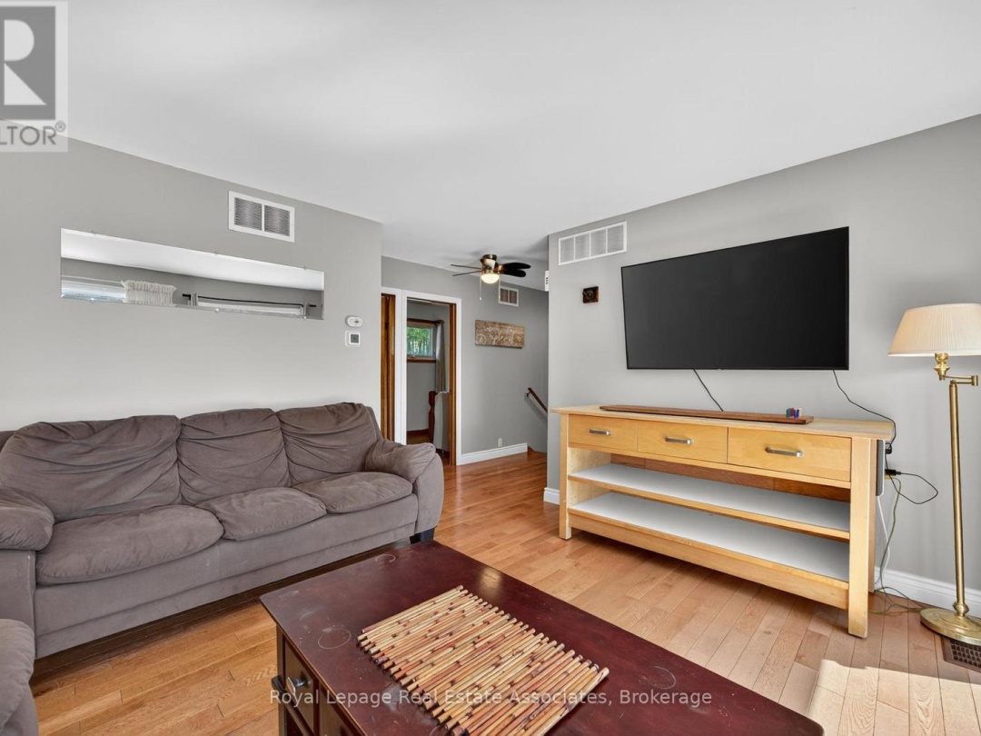 389 FALCON ROAD, Lake Vernon