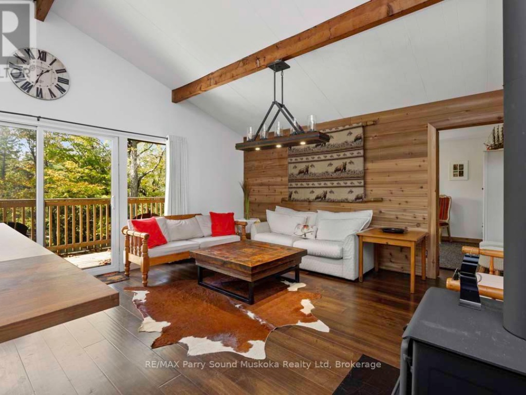 37 LYNBERRY DRIVE, Little Seguin River