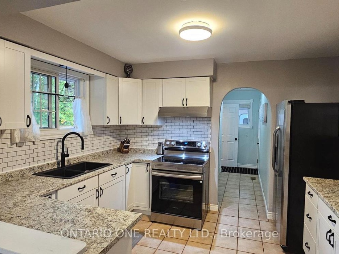 550 MUSKOKA BEACH ROAD, 