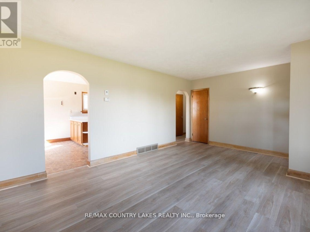 895 HIGHWAY 7 ROAD, Kawartha Lakes (Oakwood)