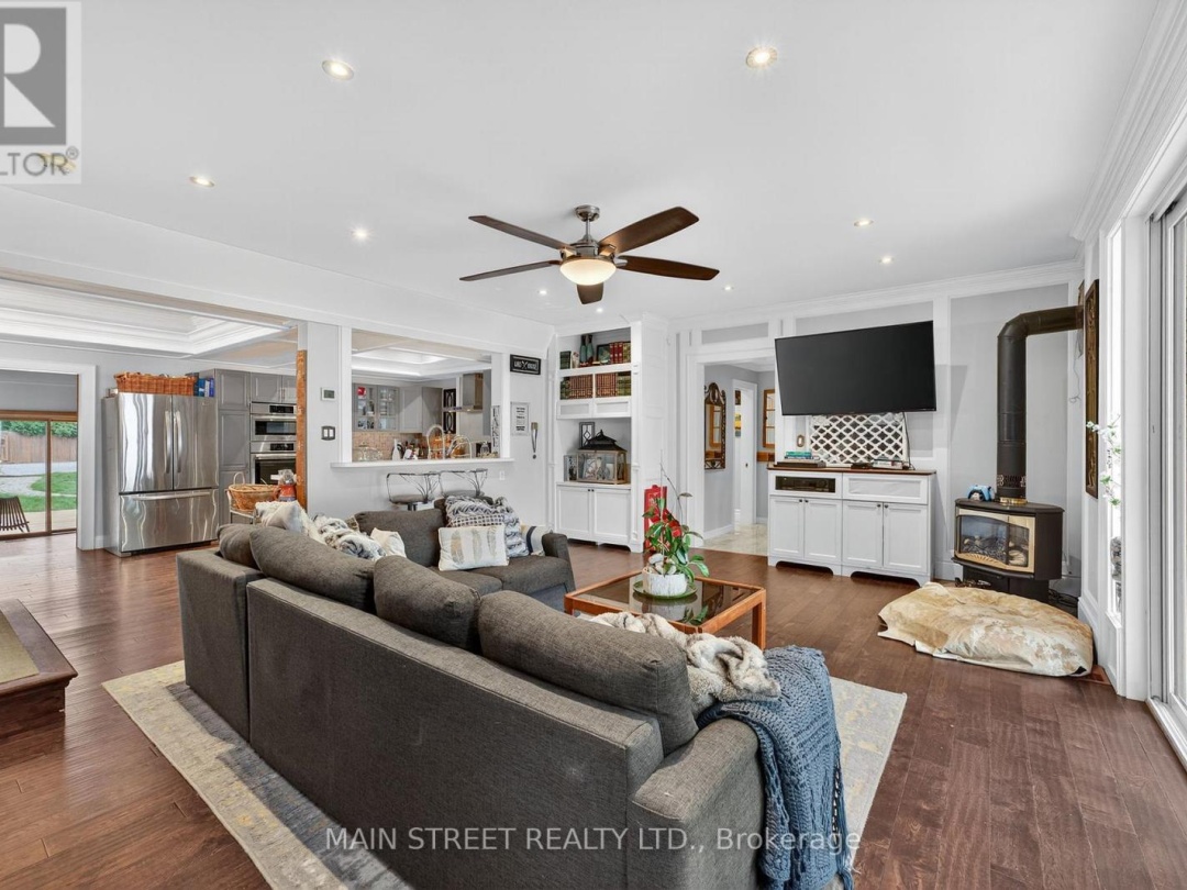 142 CEDAR BEACH ROAD, Lake Simcoe
