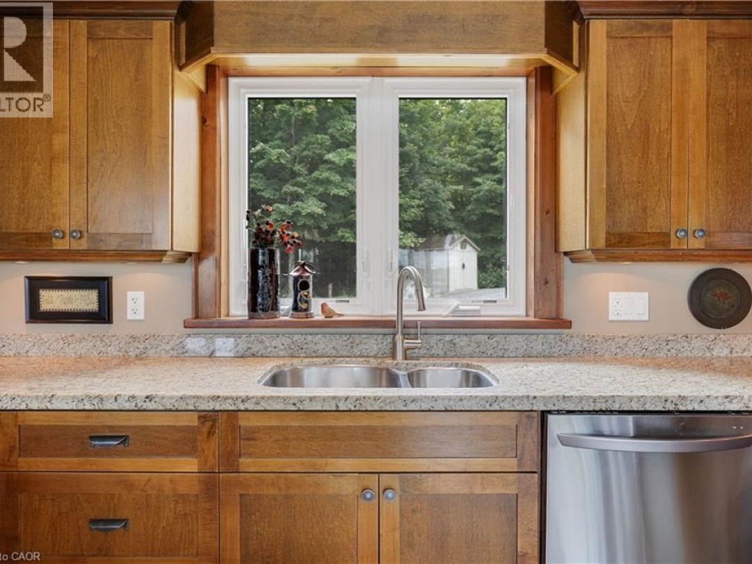 36 MANITOUWABING ESTATES Road, 