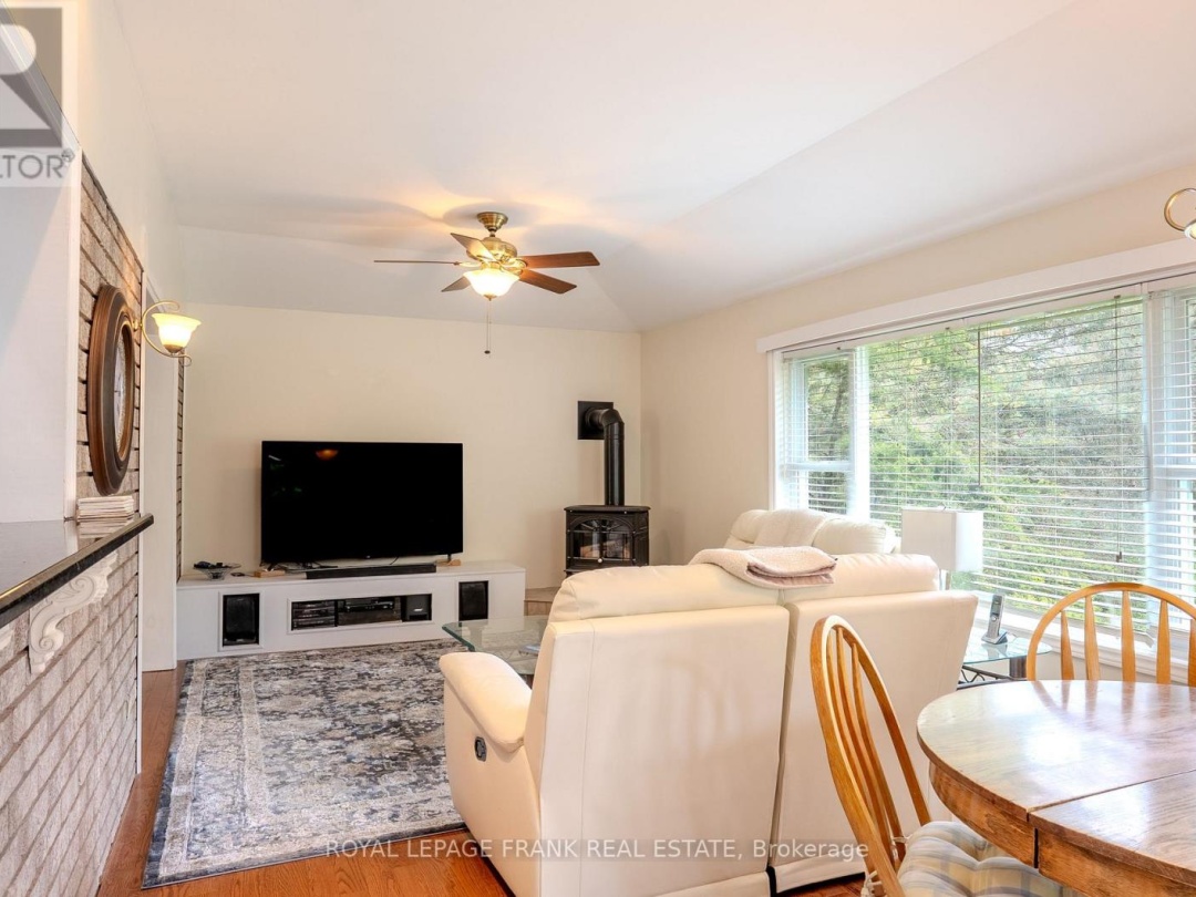 97 PIRATES GLEN DRIVE, Pigeon Lake