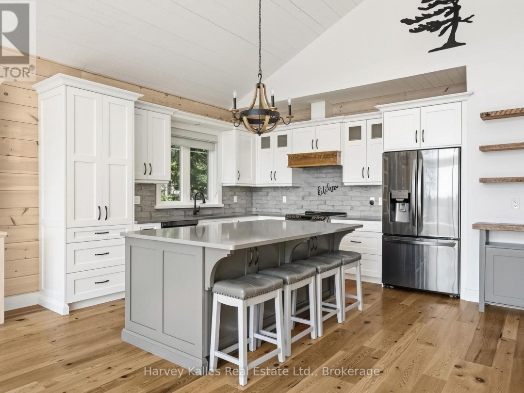 41 SUNSET COVE ROAD, Blackwater Lake