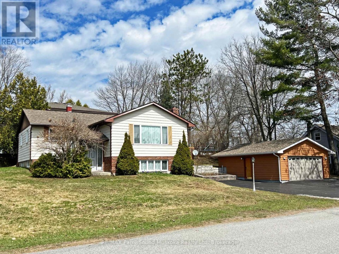 2 LAIRD DRIVE, Parry Sound