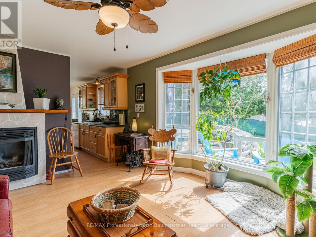 1093 REYNOLDS ROAD, Horseshoe Lake