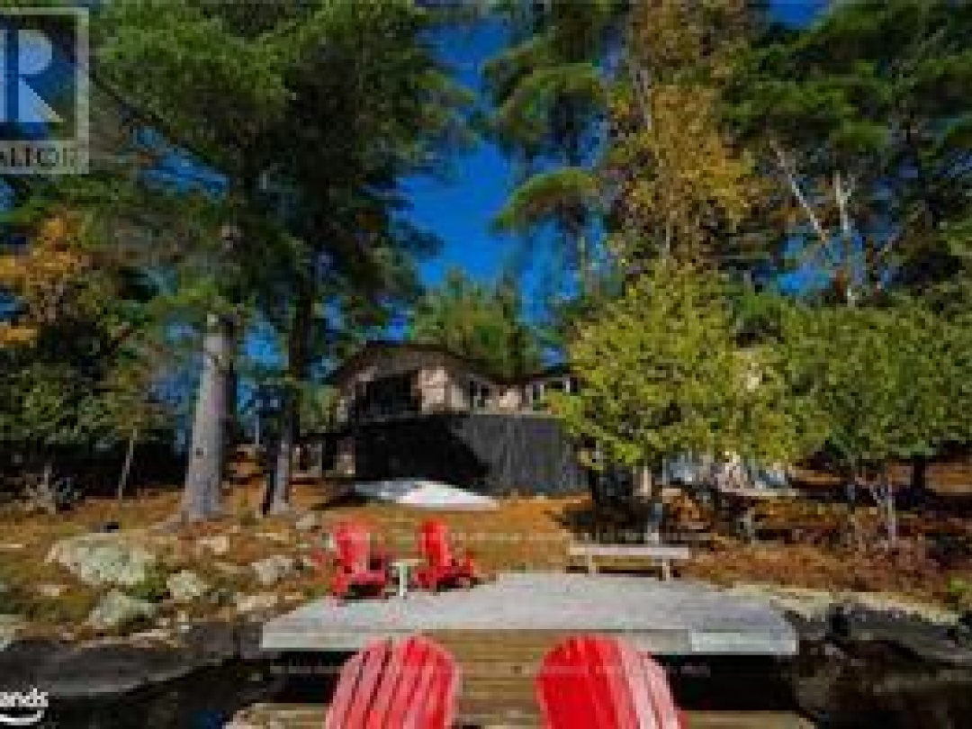 7 & 9 EAST POINT DRIVE, Manitouwabing Lake