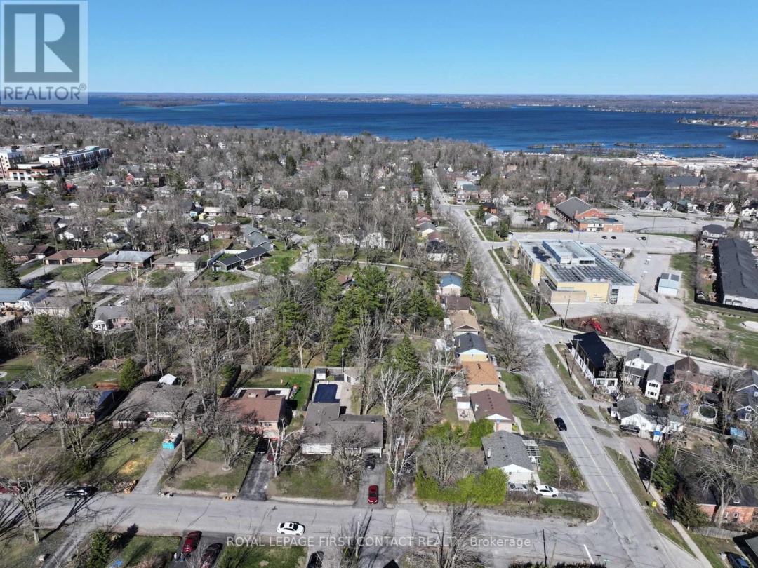 48 BRANT STREET W, 