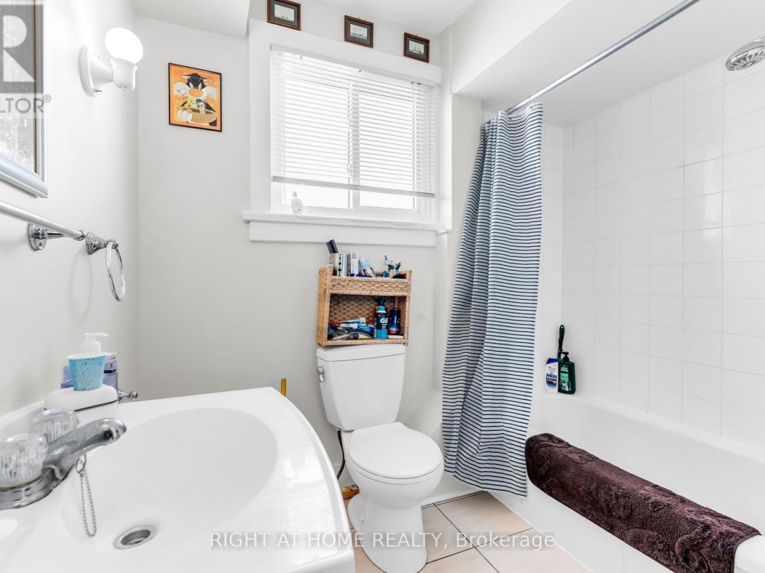 32 MATCHEDASH STREET N, 