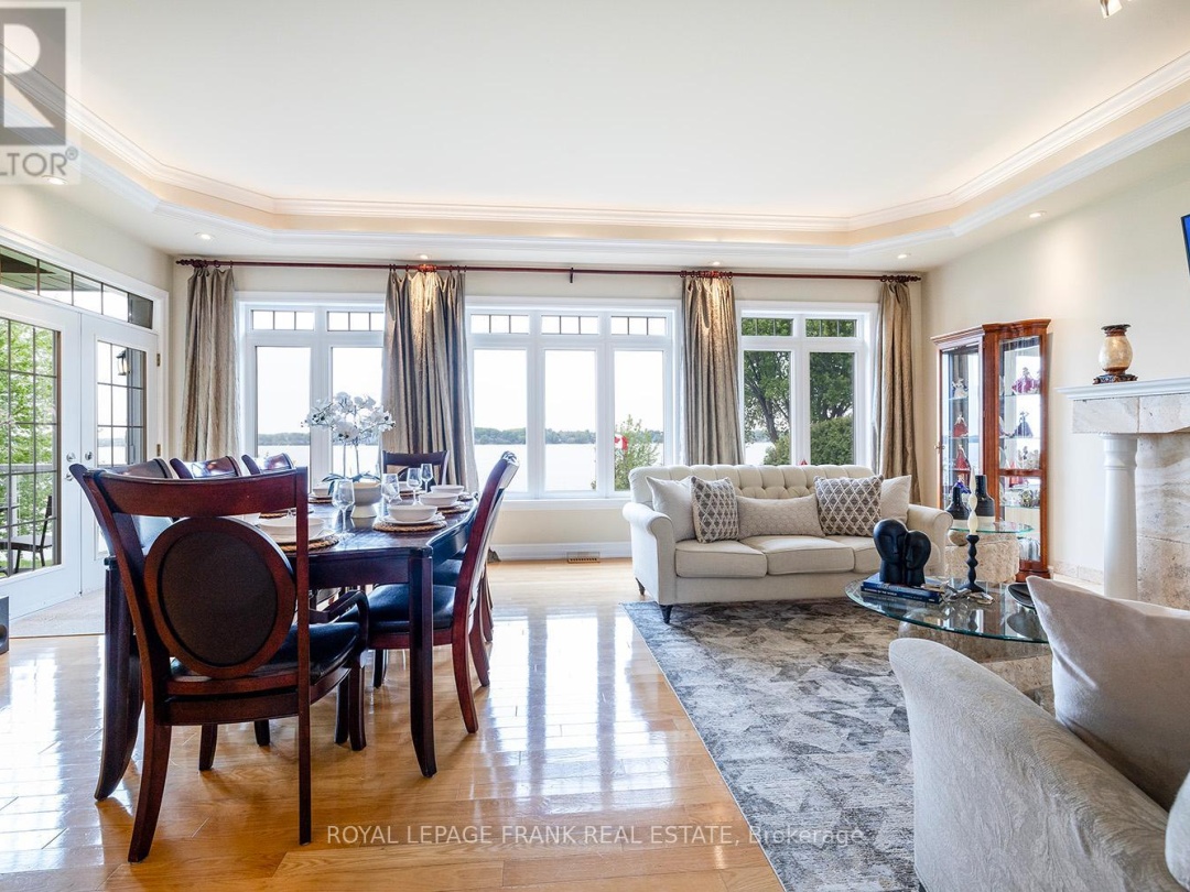 24 GILSON POINT PLACE, 