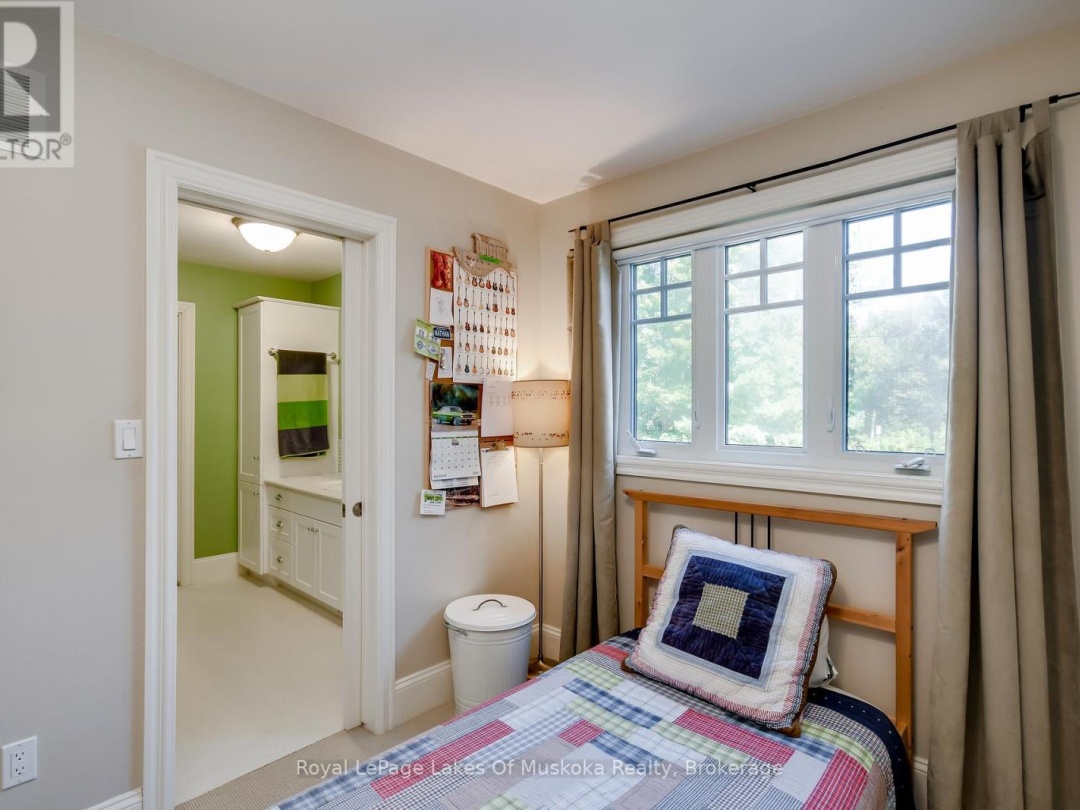 230 ECCLESTONE DRIVE, Bracebridge (Macaulay)