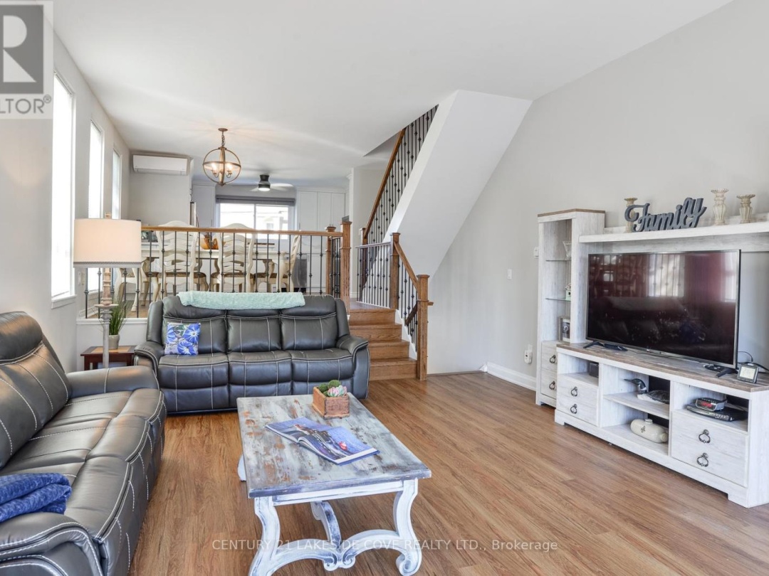 UNIT #6 - 4 PARADISE BOULEVARD, Lake Simcoe