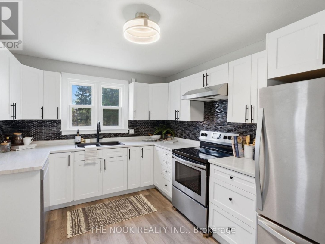 54 CLIFTON STREET, Kawartha Lakes (Fenelon Falls)