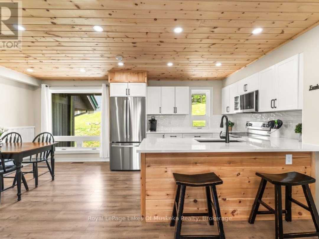 30 TURNER DRIVE, Peninsula Lake
