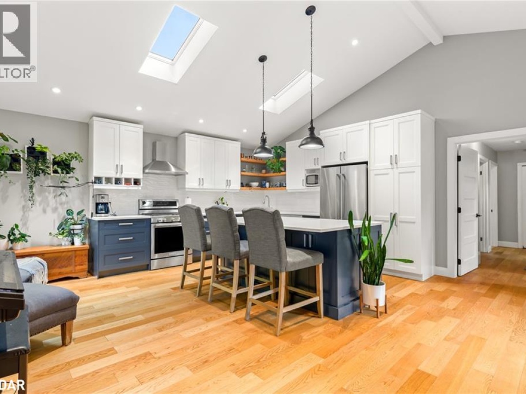 2656 WESTSHORE Crescent, 