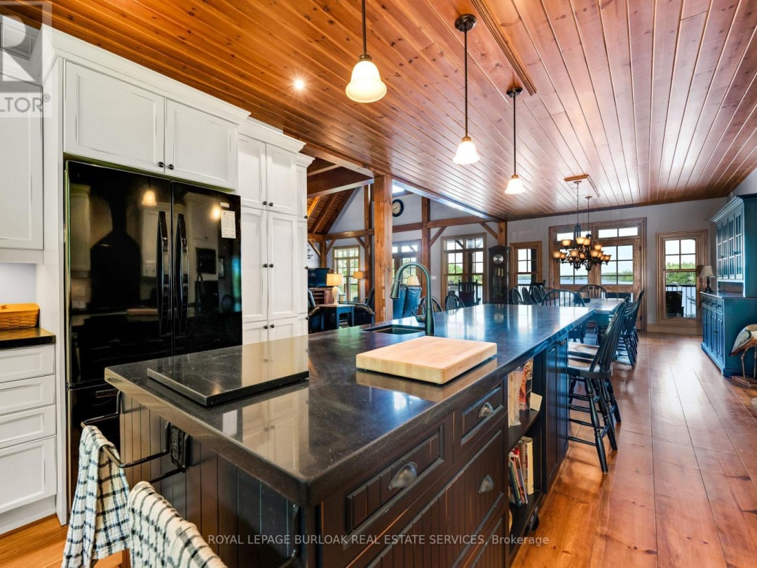 990 HASKETT'S DRIVE, Six Mile Lake