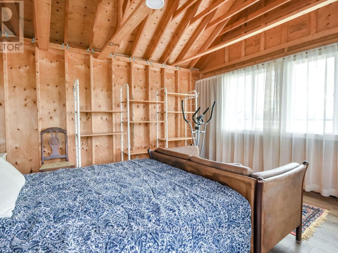 1467 CUNNINGHAM CRESCENT, 